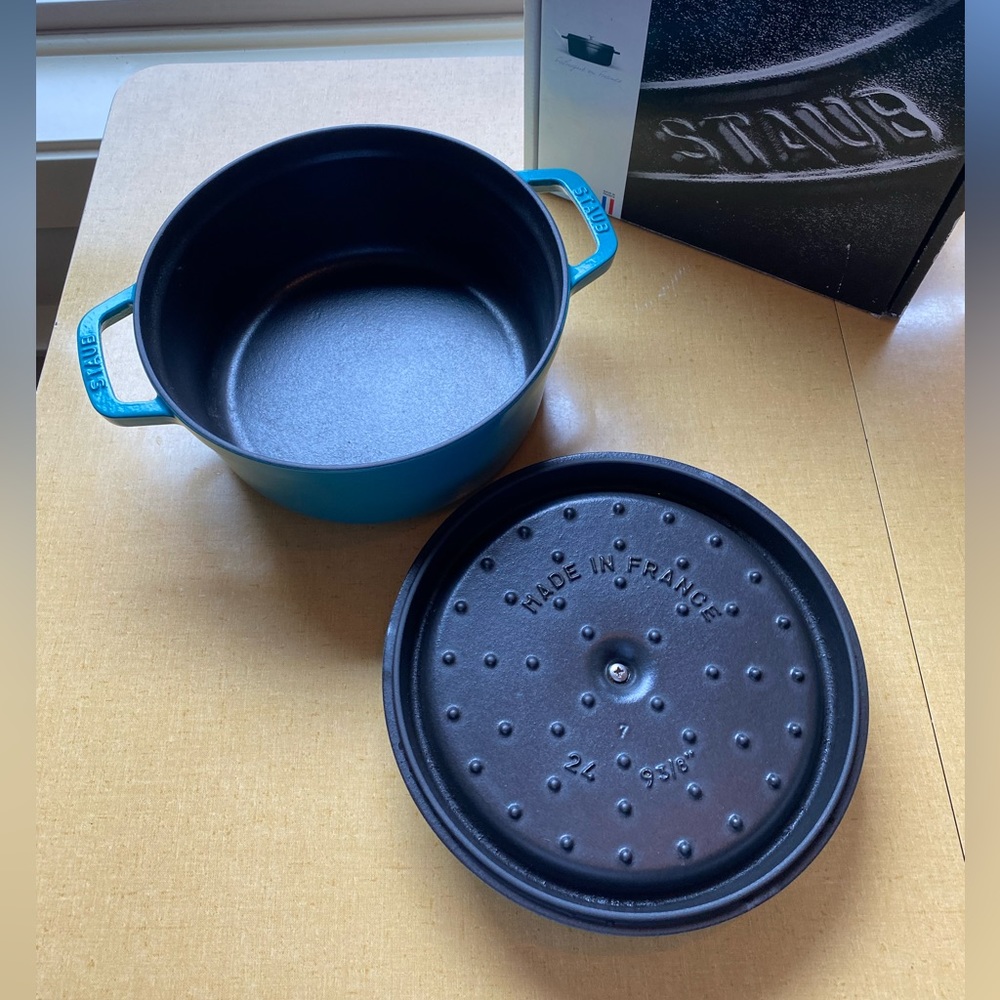 Staub Enameled Cast Iron Round Dutch Oven *Rare Teal Color* - Picture 2 of 5